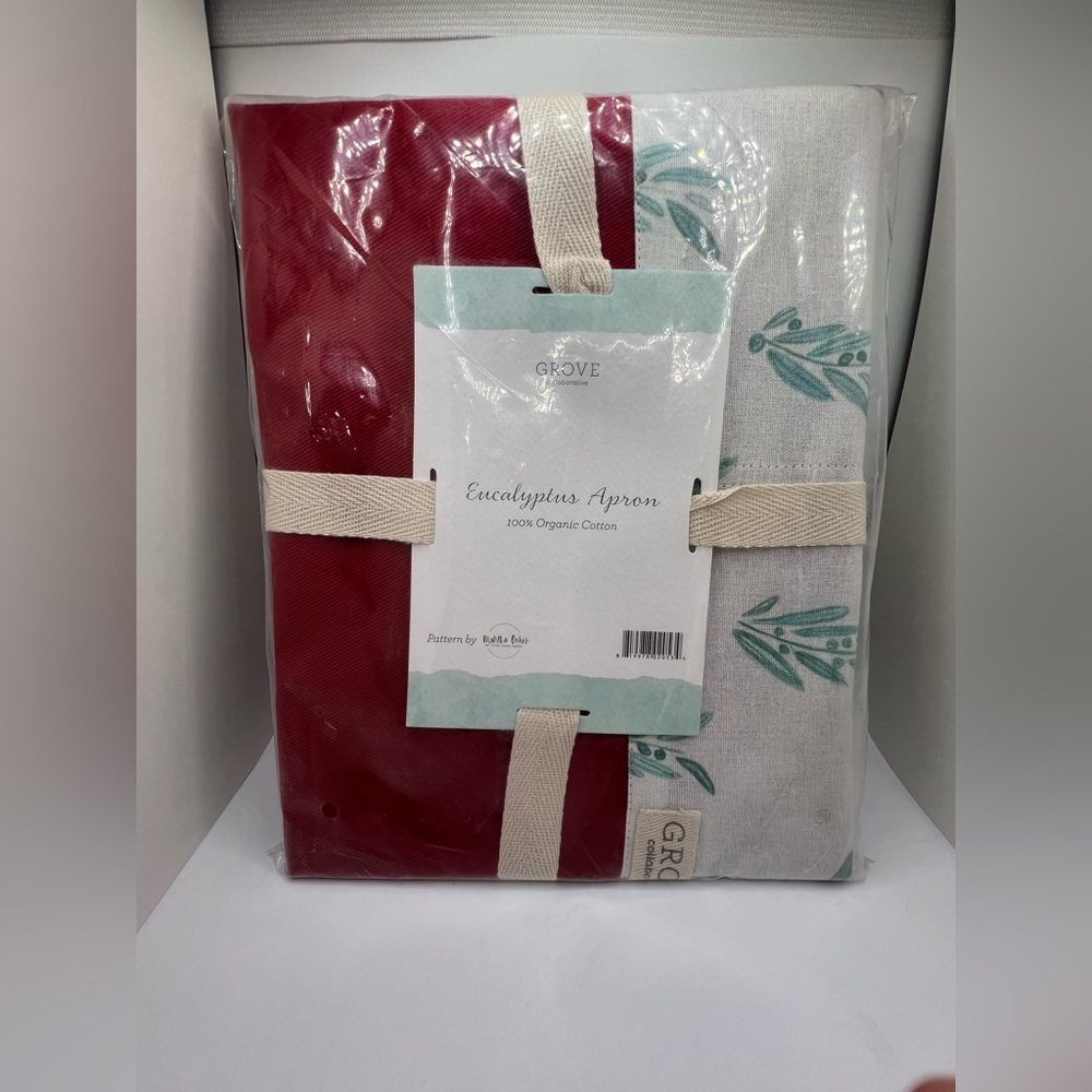 Groove Eucalyptus Apron in Red and Cream